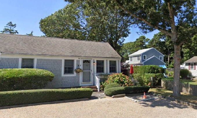 Dennis Port Condo | Cozy 2-bedroom cottage, 0.2 mi walk to the beach and other popular attractions!