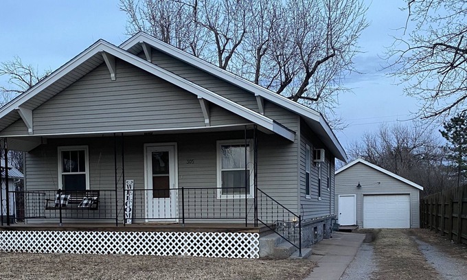 Haviland House | Cozy 2 bedroom home with your own parking. Can sleep 9