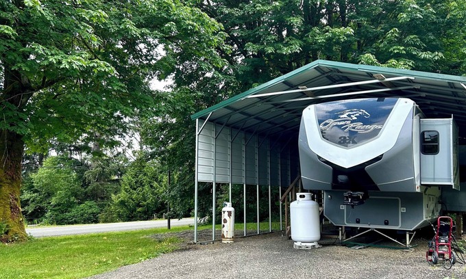 Beaver House | Cozy 2-bedroom mobile home in front of lake pleasant.
