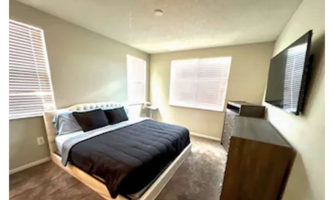 Miramar House | Cozy 2 Bedroom Near Hard Rock Stadium
