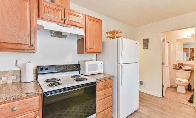 South Tacoma Apartment | COZY 2 BEDROOM | PLACE TO YOURSELF | SOUTHEND