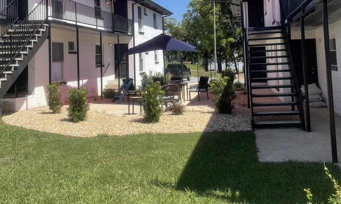 Birmingham Condo | Cozy 2-bedroom rental unit with free parking
