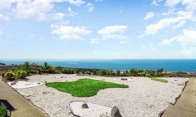 Pacifica Apartment | Cozy 2-Bedroom Retreat in Pacifica