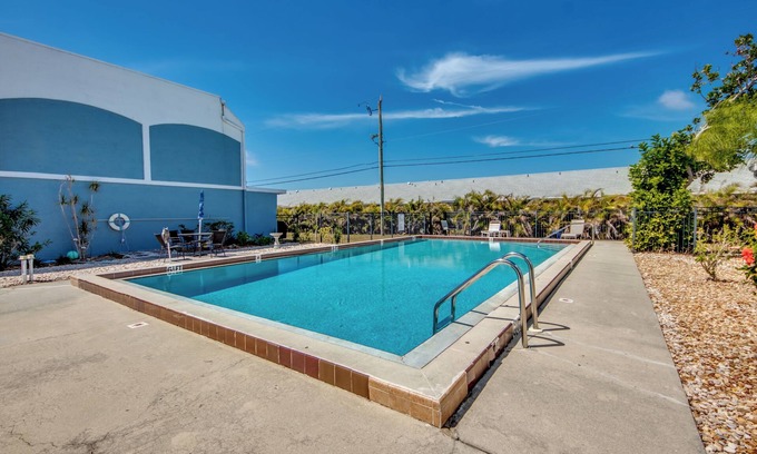 Pelican House | Cozy 2-bedroom townhome in charming Cape Coral with AC, WiFi