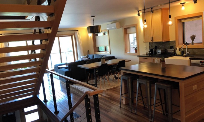 Hood River House | Cozy 2-bedroom townhome in amazing Hood River with WiFi, AC