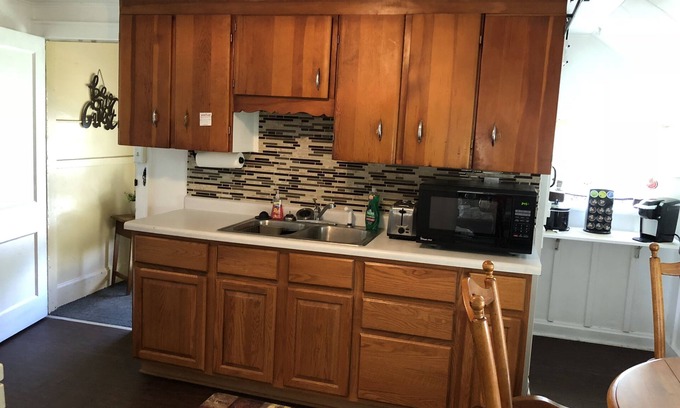 Racine Apartment | Cozy 2 bedroom upper- Racine WI