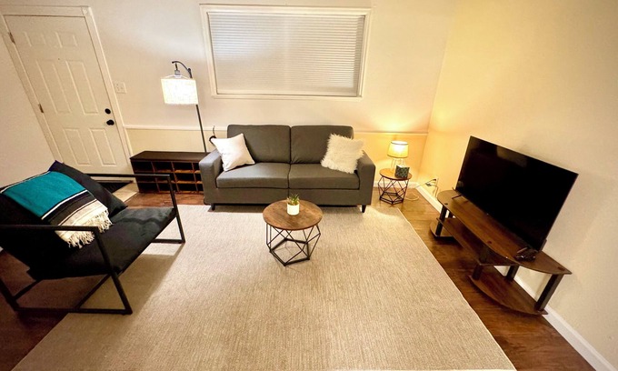 Southeast Colorado Springs Apartment | Cozy 2-bedroom apartment in Eastside Colorado Springs with WiFi, AC