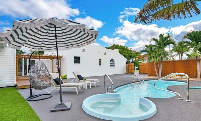 Parker Ridge House | Cozy 2-bedroom house in amazing West Palm Beach with AC, WiFi