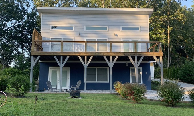 Old Fort House | Cozy 2-bedroom vacation home just 8 minutes to Catawba River