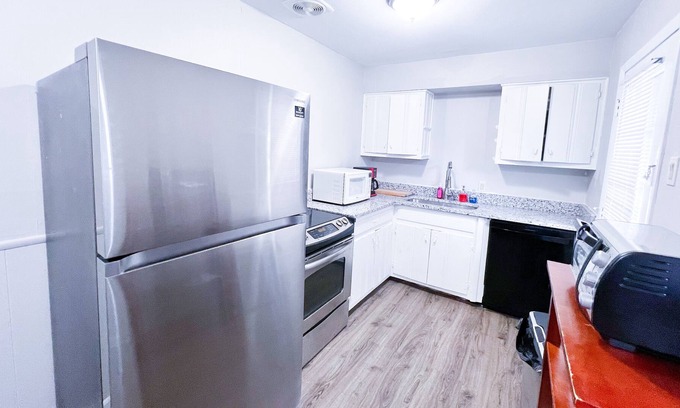 Ellendale House | Cozy 2 bedrooms house with quick Highway access