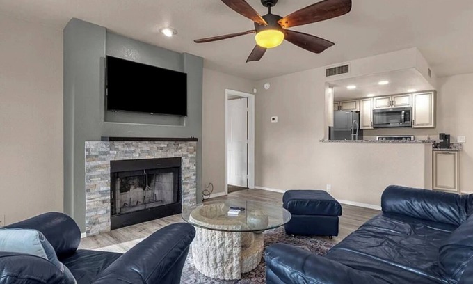 Fountain Hills Apartment | Cozy 2-BR apartment in charming Fountain Hills & gorgeous red mountains around