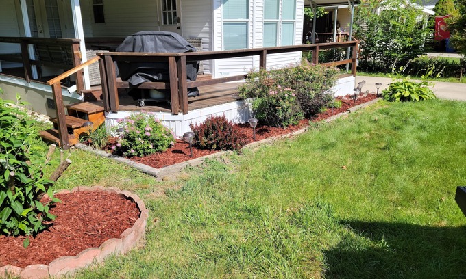Maggie Valley House | Cozy 2 BR Bungalow, Hot Tub, Gas Fire Pit & Great views for Less than a Motel !