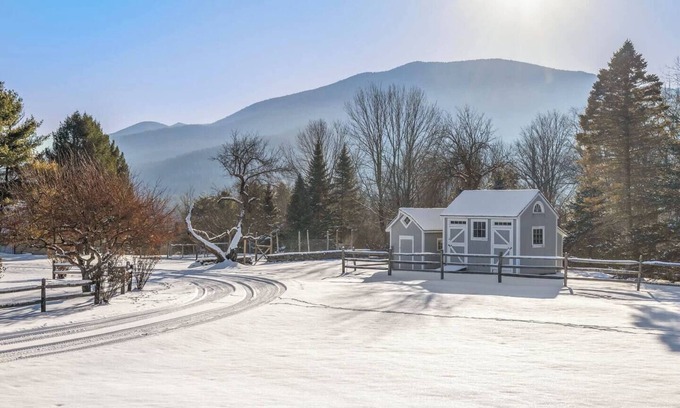 Dorset House | Cozy 2-BR Cottage on a Private Estate in Dorset