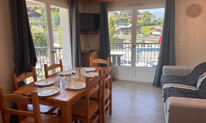 Saint-Gervais-les-Bains Apartment | Cozy 2-Room Cabin Apartment, Sleeps 6, Near Ski Lift with Pool and Ski Locker