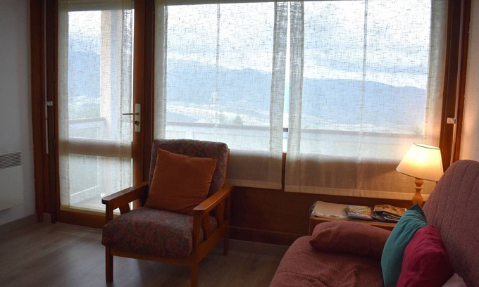 Font-Romeu-Odeillo-Via Apartment | Cozy 2-Room Cabin Apartment with Balcony, Parking, and Modern Amenities in Font-Romeu