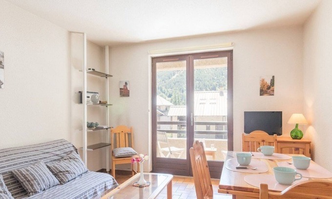 Monetier-les-Bains Apartment | Cozy 2-Room Apartment with Mountain Views, Balcony & Close to Ski Lifts in Le Monêtier-les-Bains