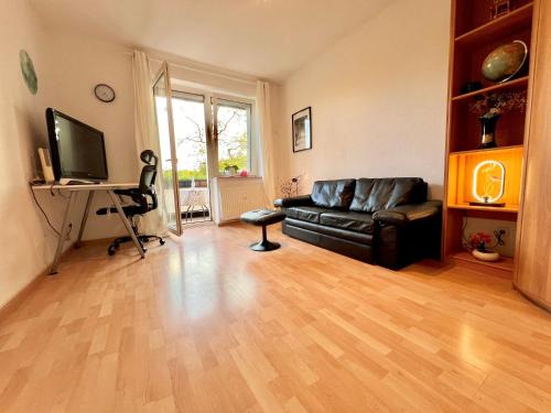 Duesseltal Apartment | Cozy 2-room-Apartment on Zoo Park in District 2