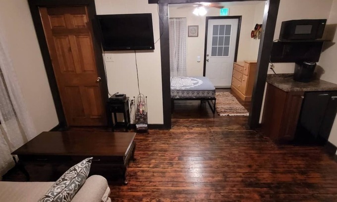 Gary Apartment | cozy, 2 room, studio efficiency apartment suite(A)