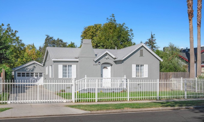 Raisin House | Cozy 2B/1Bth on Peaceful Street