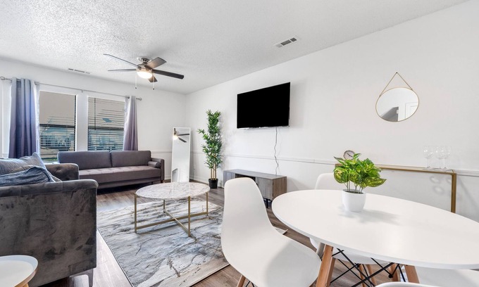 Bentonville Apartment | Cozy 2BD Near Walmart HQ | Long Stay Discounts