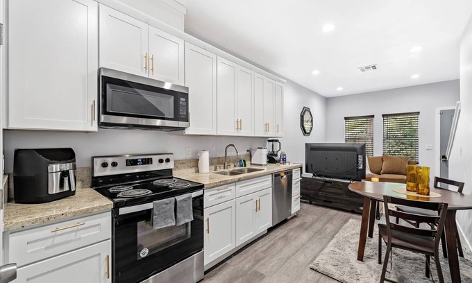 Southeastern Sacramento House | Cozy 2bdr/1br Home near downtown