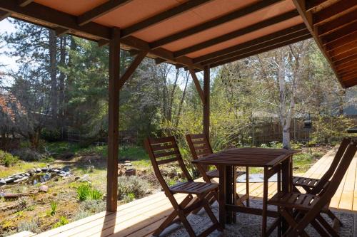 Southwest Bend House | Cozy 2BDR Retreat in Bend for 6