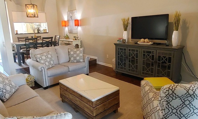 Silver Sands House | COZY 2BR 2 BA 1/2 MILE FROM THE BEACH!