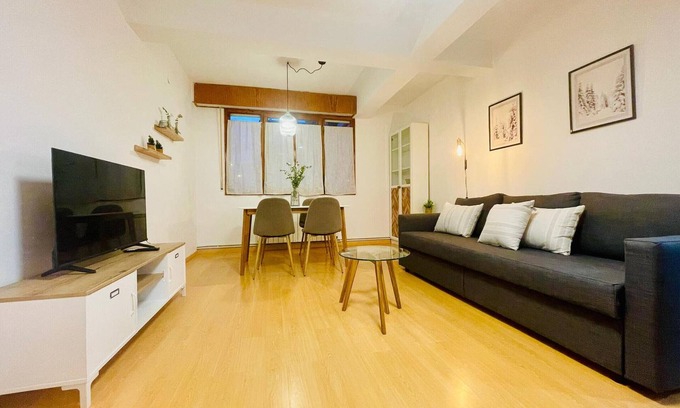 Jaca Apartment | Cozy 2BR Apartment with Pool in Jaca – Sleeps 6, 2 Bathrooms
