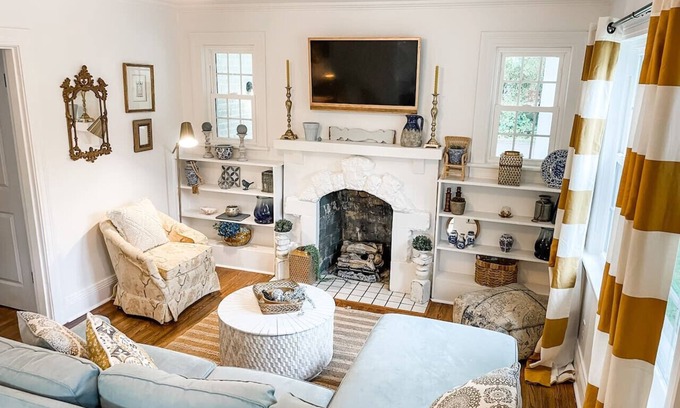 Columbia Cottage | Cozy 2BR Apt w/KING in historic dist. 1mi to sq.!