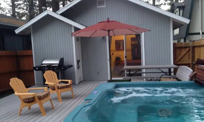 Big Bear Lake Cabin | Cozy 2BR Cabin & Spa Minutes to Most Attractions, Inc. Ski Areas, Village & Lake