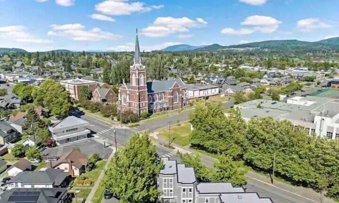 Lettered Streets House | Cozy 2BR Duplex Near WWU & Downtown Bellingham