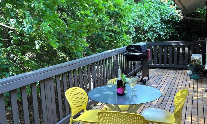Okanagan-Similkameen House | Cozy 2BR Guesthouse in Quiet Penticton – Private Deck, Patio & BBQ