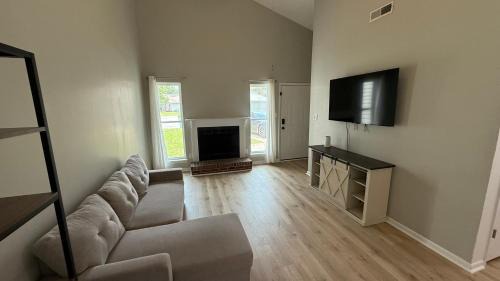 Piney Green House | Cozy 2BR Hideaway - I Heart Jacksonville