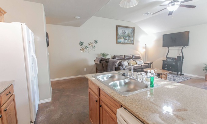 Lawton House | Cozy 2BR Home near Fort Still and Hospitals