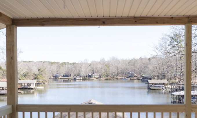 Valley House | Cozy 2BR on Lake Harding! 25 Mins to Auburn!
