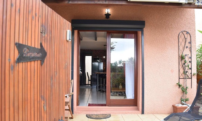 Les Ayguades House | Cozy 2BR Pavilion with Pool, A/C & Private Terrace – Steps from Beach, Shops