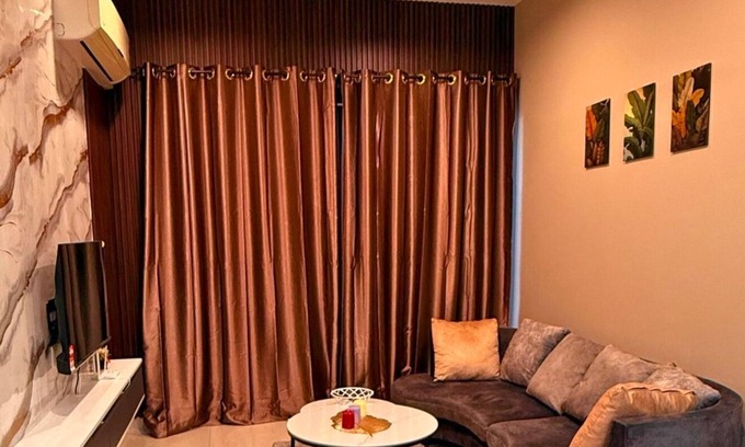Central District Condo | Cozy 2BR Suite @ Country Garden Danga Bay | Near CIQ WiFi Netflix Seafront