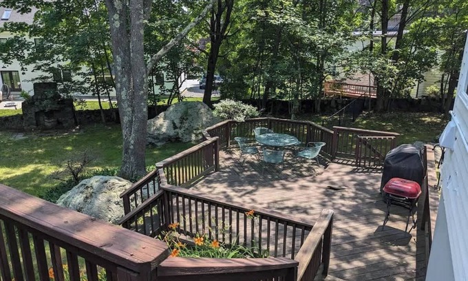 Lexington House | Cozy 3 BDR House in Lexington, MA