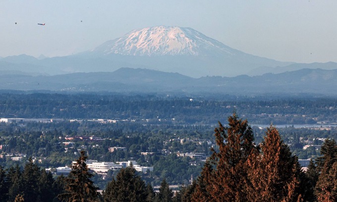 Portland Heights House | Cozy 3-bed house with Mt. St. Helens View in SW Hills Portland