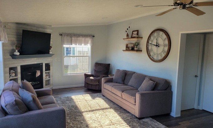 Hope Cottage | Cozy 3-bedroom 2-bath cottage w/waterfront views