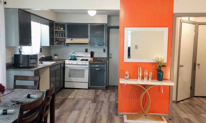 Downtown Syracuse Apartment | Cozy 3-bedroom apartment in peaceful Syracuse with WiFi, AC