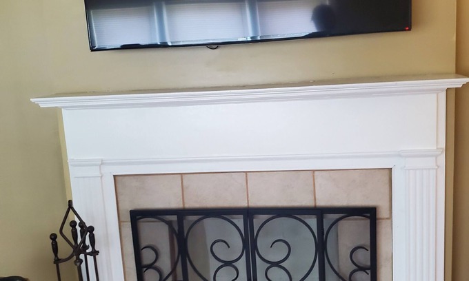 Vollintine-Evergreen House | Cozy 3-bedroom bungalow in marvelous Memphis with AC, WiFi