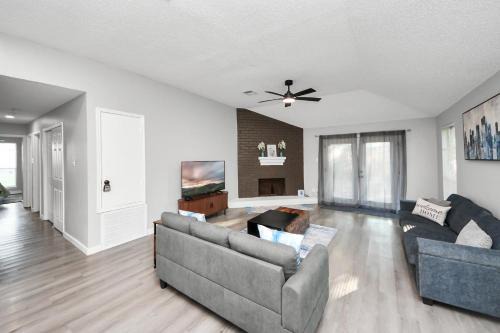 Pecan Grove House | Cozy 3-bedroom bungalow in Richmond, TX