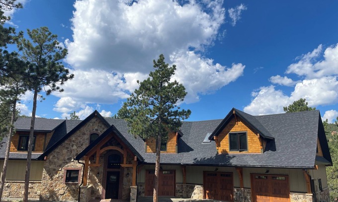 Coal Creek Canyon Cabin | Cozy 3-bedroom cabin in peaceful Golden Colorado Rockies with WiFi