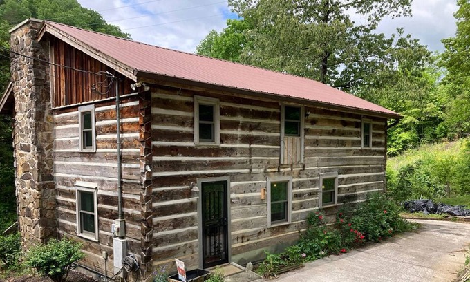 Tazewell Cabin | Cozy 3-bedroom cabin surrounded by nature