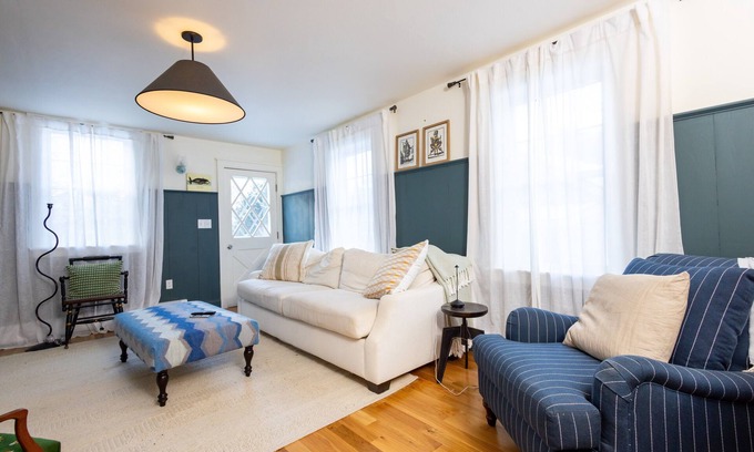 South Dartmouth House | Cozy 3-Bedroom Cape near Beach and Padanaram