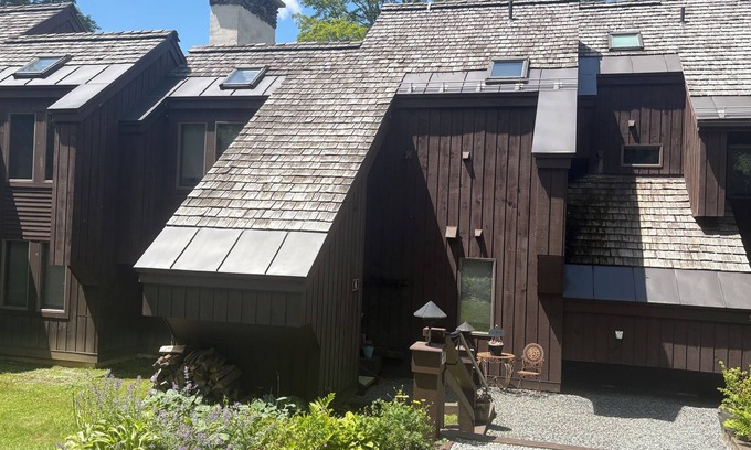 Plymouth Condo | Cozy 3-bedroom condo located in Plymouth, VT .n12 miles to Okemo mountain-