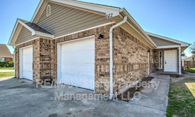 Norman House | Cozy 3-bedroom Duplex in lovely Norman down the road from OU campus!