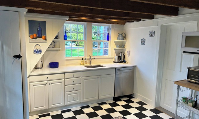 Oxford Cottage | Cozy 3 bedroom historic cottgage in Oxford, MD avialable Aug 2024