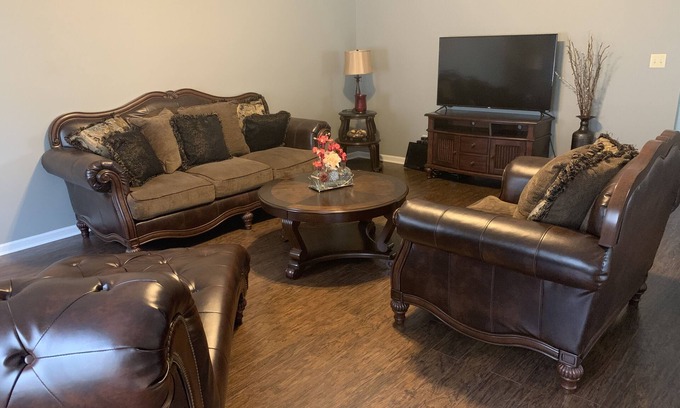 Pineland House | Cozy 3 Bedroom Home, Close to 3 Major Cities